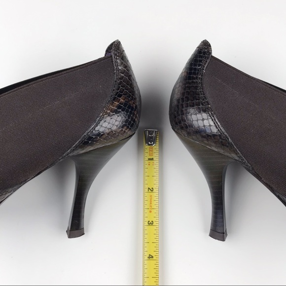 Donald J Pliner Snake Skin Pointy Toe Ankle Boots - Picture 7 of 8